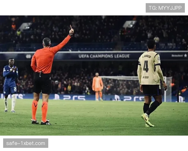 巴萨少一人作战后崩盘，库巴西红牌改变比赛均势